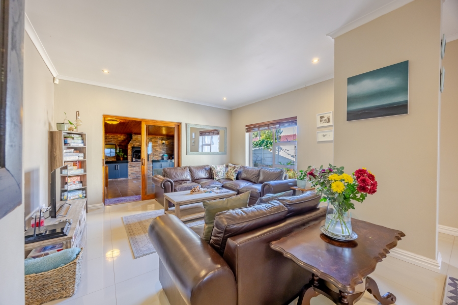 3 Bedroom Property for Sale in Lakeside Western Cape